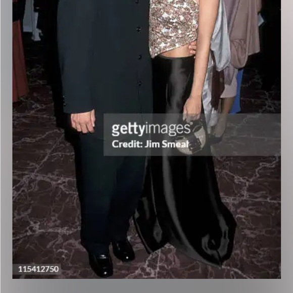 Tori Spelling’s Eduardo Lucero Y2K skirt and top glam formal outfit - Picture 4 of 13